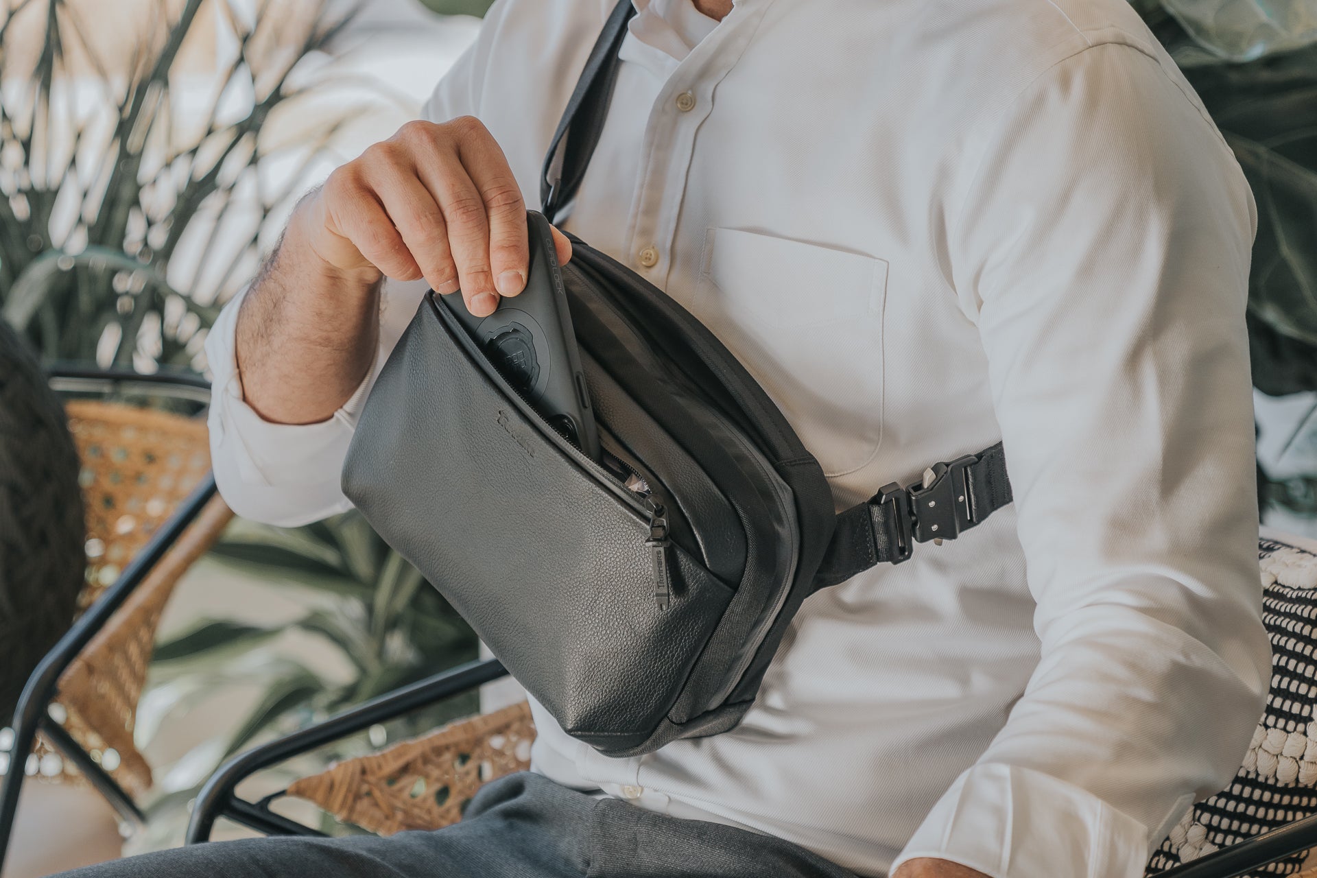 Solstice Sling bag R