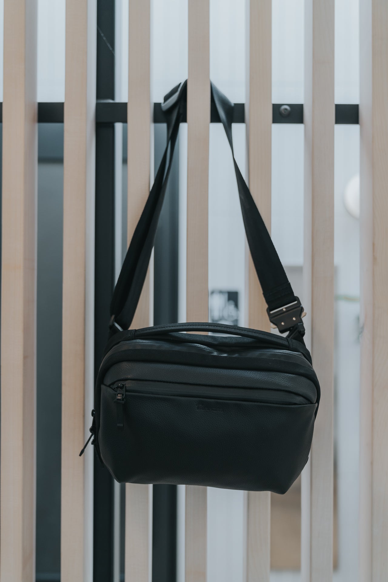 Solstice Sling bag R