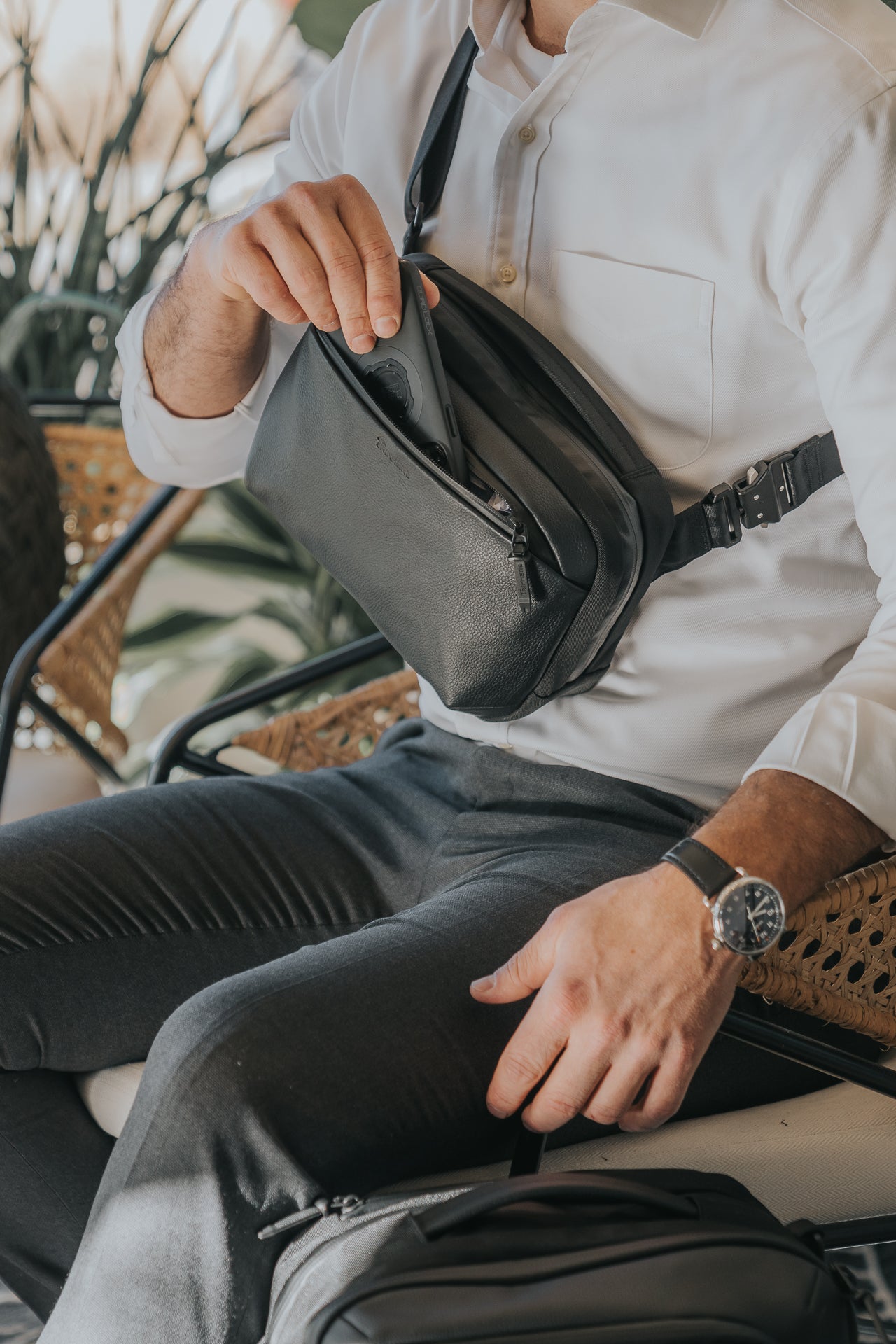 Solstice Sling bag R